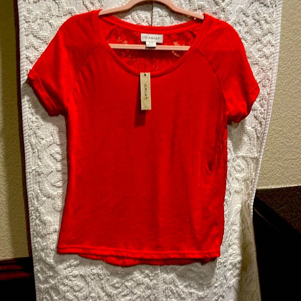 Arias lace back tee